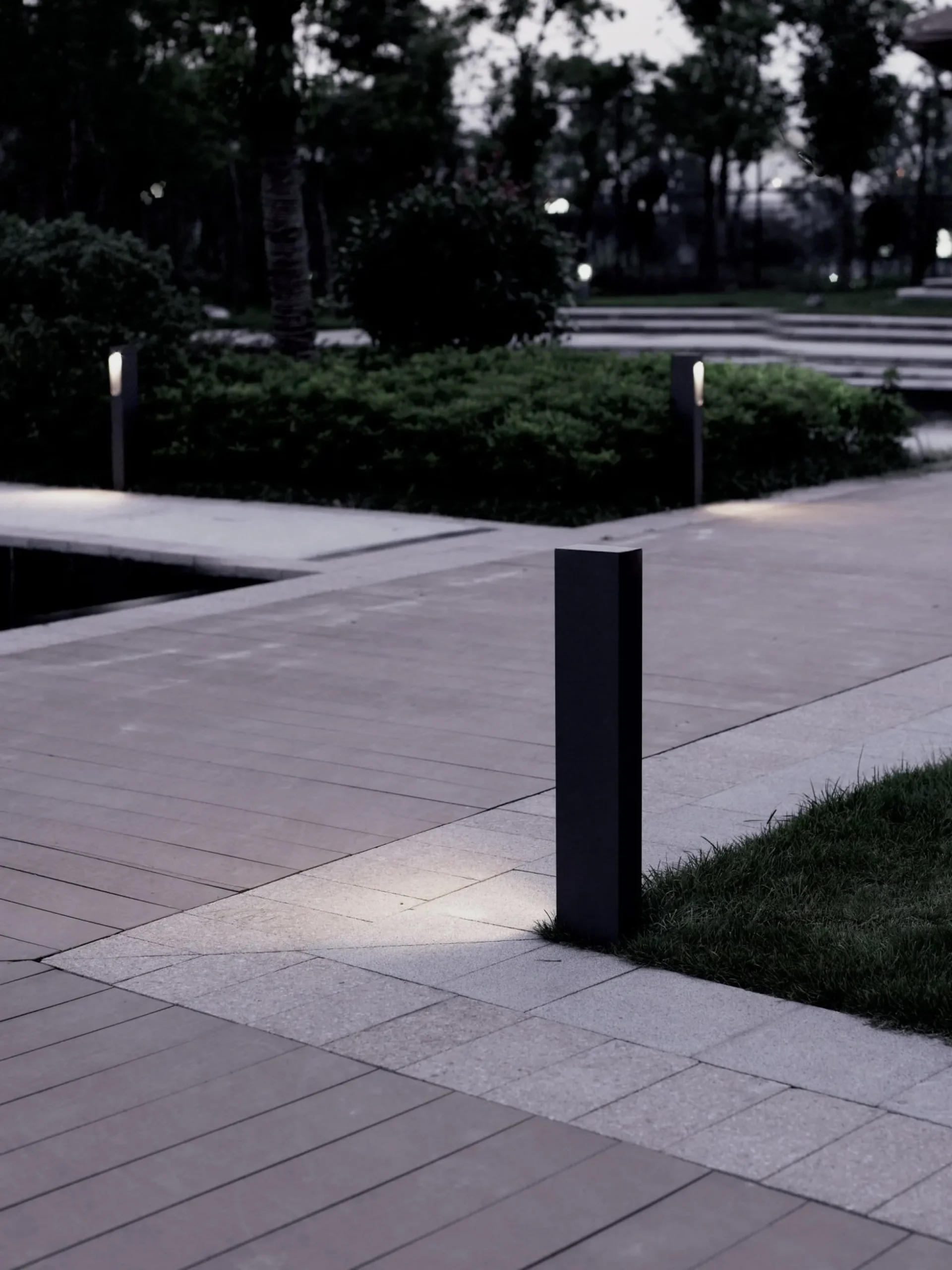 Nordtronic Belina udendørs pullert, LED, 8W, 3000K, 230V, grafitgrå
