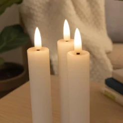 3-pak hvide LED stearinlys med flammeeffekt, Ø2,2cm, højde: 24,5cm, fjernbetjening og timer