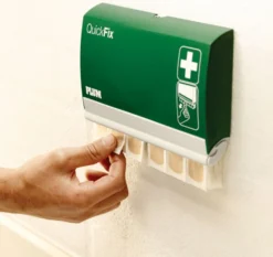 Plum QuickFix plasterdispenser, med 2 x 45 stk. vandfaste plaster