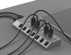 7 Port USB 3.0 hub og oplader
