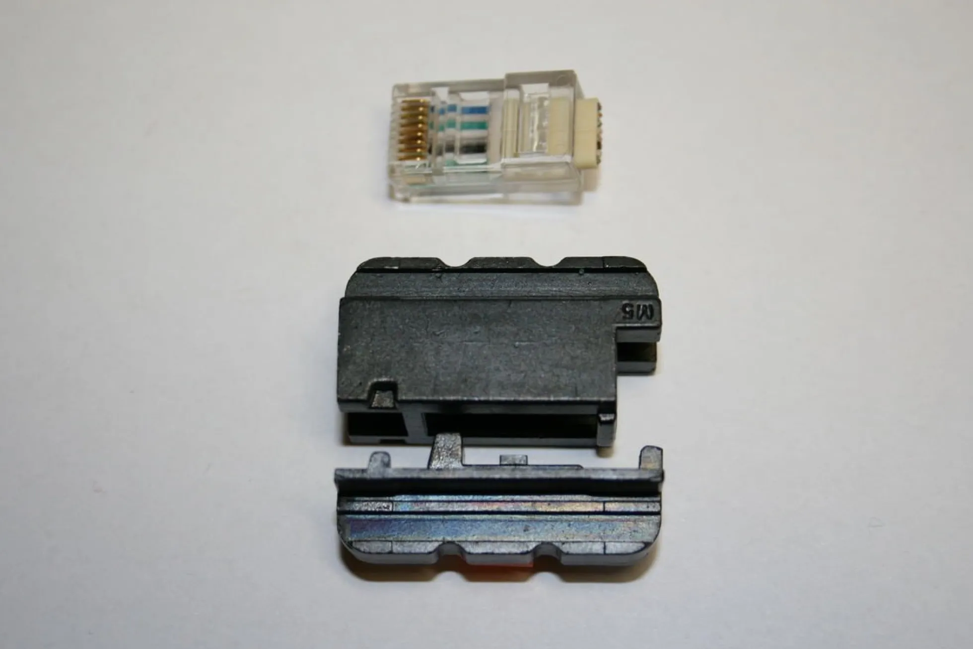 Pressebakke, uskærmet 8P modularstik RJ45, type 106017