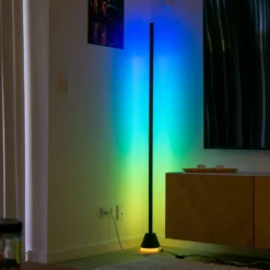 RGBIC+CCT hjørnelampe, 48W, 230V, 145cm, 20.000 timer levetid, ABS+Metal