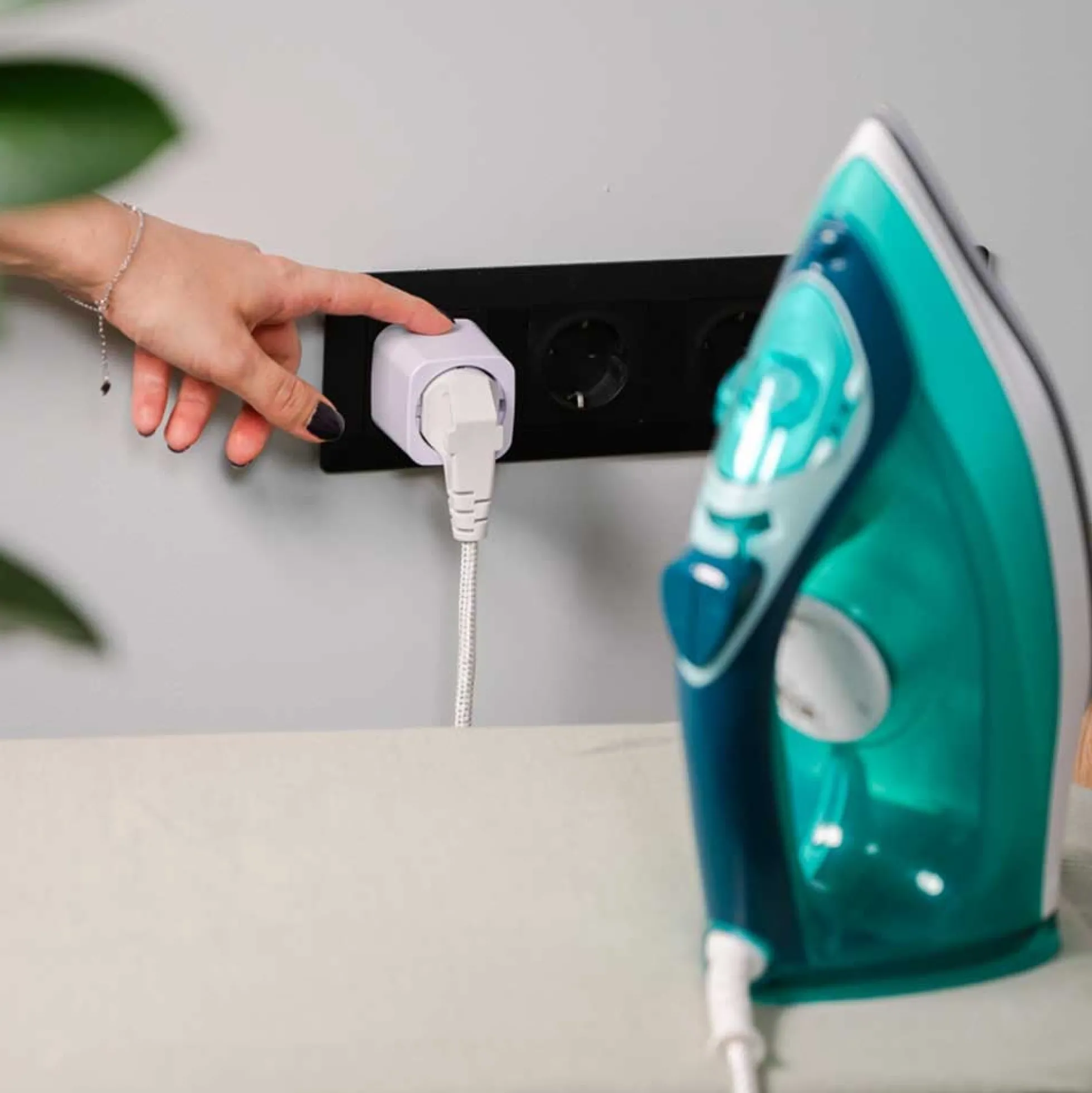 Shelly Plug M Gen3 Smart Plug med energimåler, Matter (WiFi), hvid (2-pak)