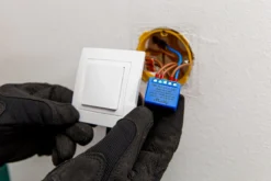 Shelly Plus 1 Mini Gen3, WiFi-styret 1-kanals relæ, 8A, potentialfrit kontaktsæt