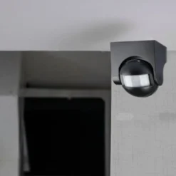 V-TAC bevægelsessensor, LED venlig, sort, PIR infrarød, IP44 udendørs, (230V input)