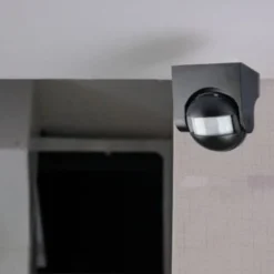 V-Tac bevægelsessensor - sort, LED-venlig, udendørs PIR infrarød bevægelsessensor med IP44, 230V input