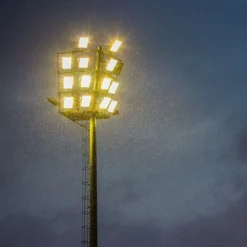 V-Tac 30W LED projektør, 157lm/W, arbejdslampe, udendørs, ikke dæmpbar, sort hus, kold hvid