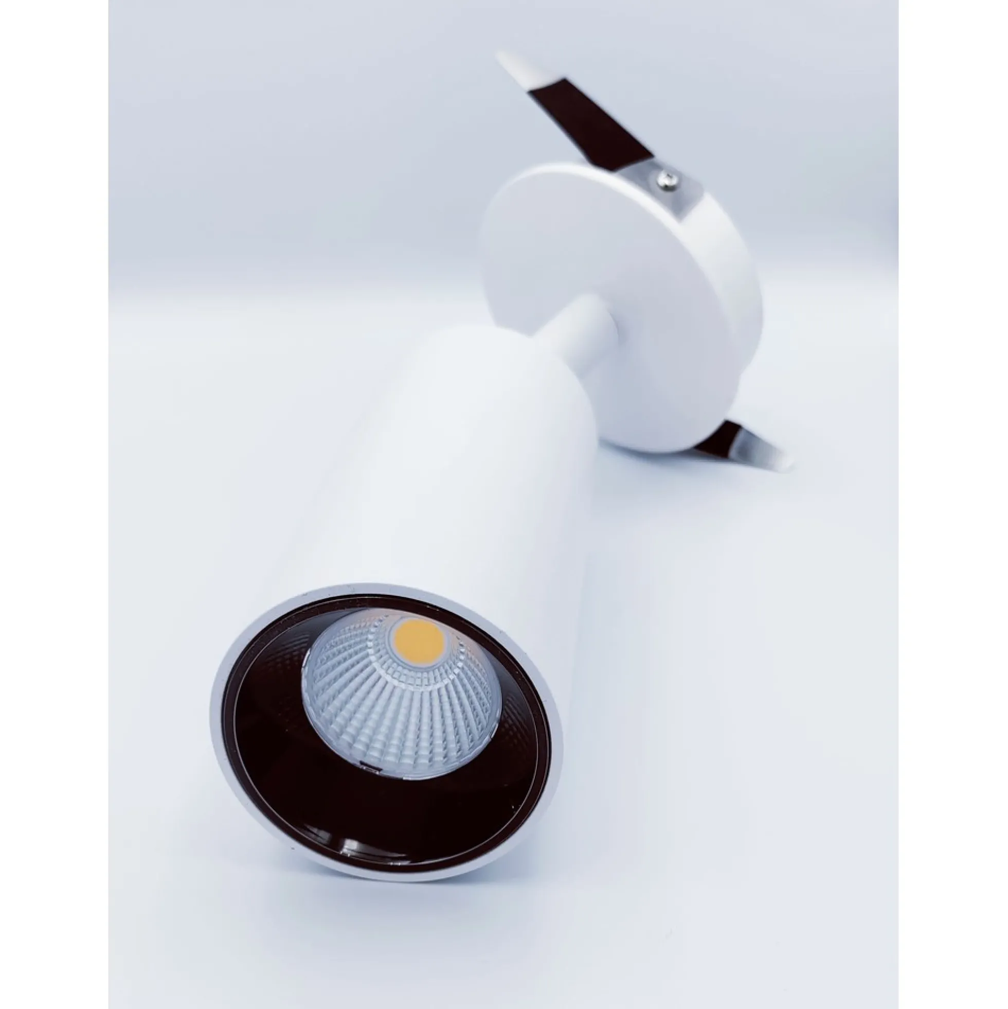 12W indbygningsspot, Ø 8 cm, hvid, RA 90, hul: Ø 7,5 cm, Osram LED, ikke dæmpbar, varm kulør, 38° spredning