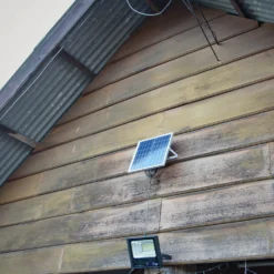 6W Solara LED projektør med solcelle, IP65, 6400K, inkl. fjernbetjening og solcellepanel, kold - Aluminium