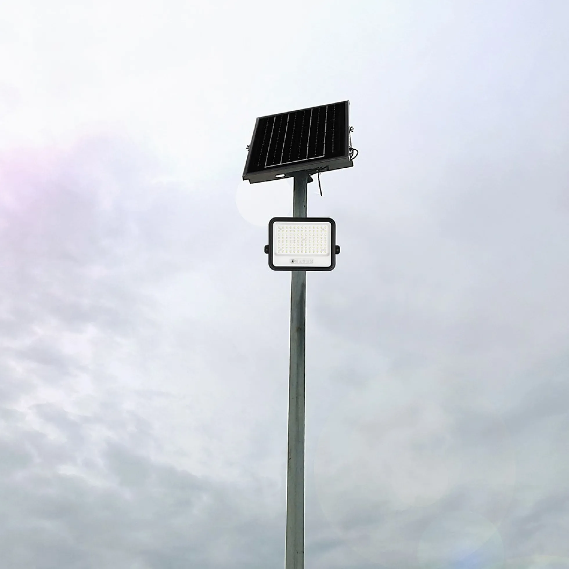 10W solcelle LED projektør, 1700lm, IP65, med solcelle og sensor